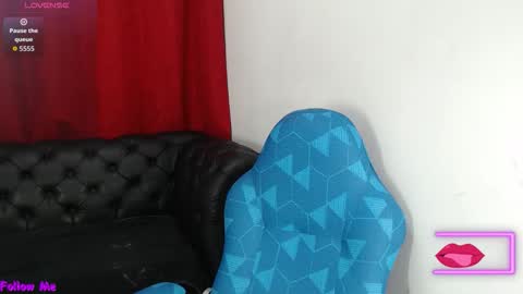 Snapshot of kerly_doll chatting on 11/10/25, 01:10 K E R L Y online show from 11/10/25, 01:10