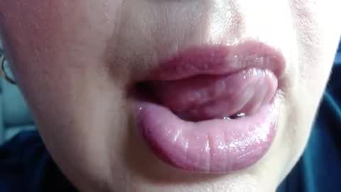 Snapshot of kerly_doll chatting on 11/11/25, 07:03 K E R L Y online show from 11/11/25, 07:03