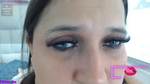 Snapshot of kerly_doll chatting on 11/27/25, 04:53 K E R L Y online show from 11/27/25, 04:53