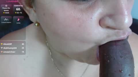 Snapshot of kerly_doll chatting on 12/13/25, 07:53 K E R L Y online show from 12/13/25, 07:53