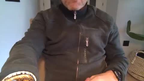 Snapshot of kermitgp3 chatting on 12/04/25, 09:18 Anton online show from 12/04/25, 09:18