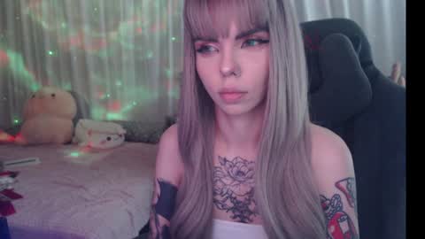 Snapshot of kerry_kirk chatting on 12/22/24, 11:09 Kerry online show from 12/22/24, 11:09