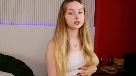 Snapshot of kerry_mell chatting on 04/16/26, 02:29 kerry_mell online show from 04/16/26, 02:29
