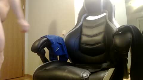 Snapshot of kert19 chatting on 12/19/24, 03:18 KerKER online show from 12/19/24, 03:18