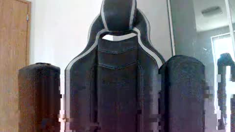 Snapshot of kert19 chatting on 10/18/25, 06:48 KerKER online show from 10/18/25, 06:48