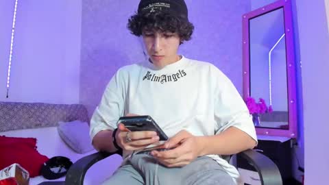 Snapshot of kervs__ chatting on 01/16/25, 10:44 Kev online show from 01/16/25, 10:44