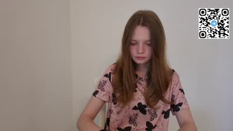 Snapshot of kessia_ chatting on 06/12/26, 05:23 Nika online show from 06/12/26, 05:23