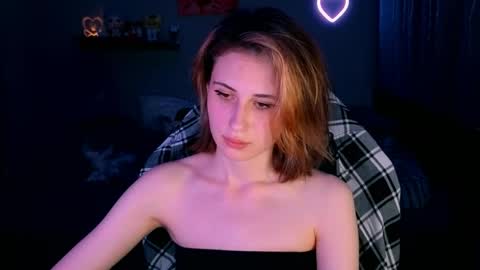 Snapshot of keti_moon chatting on 05/21/26, 07:43 Keti 3 online show from 05/21/26, 07:43