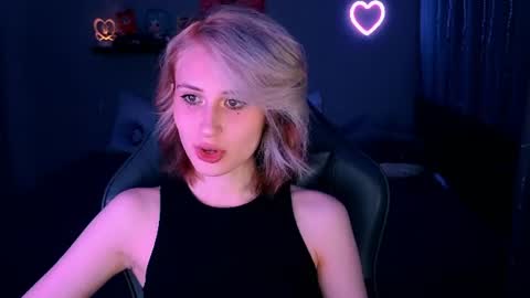 Snapshot of keti_moon chatting on 06/17/26, 07:48 Keti 3 online show from 06/17/26, 07:48
