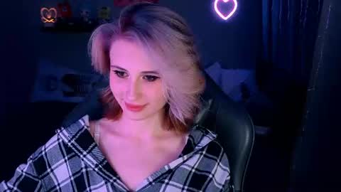 Snapshot of keti_moon chatting on 06/24/26, 08:19 Keti 3 online show from 06/24/26, 08:19