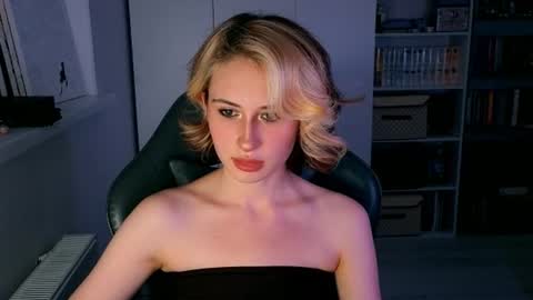 Snapshot of keti_moon chatting on 08/05/26, 06:44 Keti 3 online show from 08/05/26, 06:44
