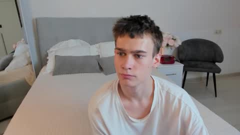 Snapshot of kevin_kess chatting on 11/24/25, 03:45 Ask me online show from 11/24/25, 03:45