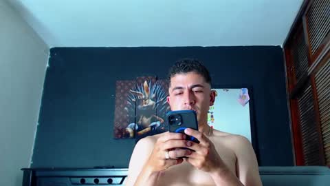 Snapshot of kevin_marlon chatting on 12/12/24, 04:26 Kevin y marlon online show from 12/12/24, 04:26