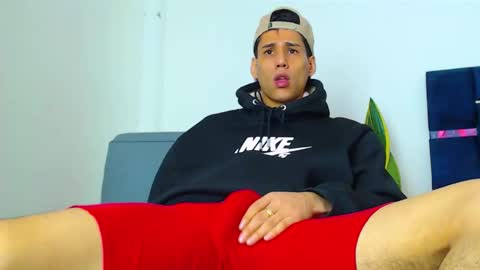 Snapshot of kevin_marlon chatting on 10/24/25, 09:11 Kevin y marlon online show from 10/24/25, 09:11