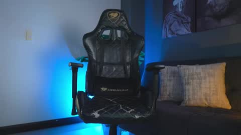 Snapshot of kevin_montoya1 chatting on 11/16/25, 12:05 kevin montoya online show from 11/16/25, 12:05