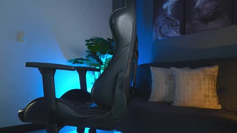 Snapshot of kevin_montoya1 chatting on 11/25/25, 12:21 kevin montoya online show from 11/25/25, 12:21