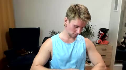 Snapshot of kevin_park chatting on 10/30/25, 03:35 Kev online show from 10/30/25, 03:35