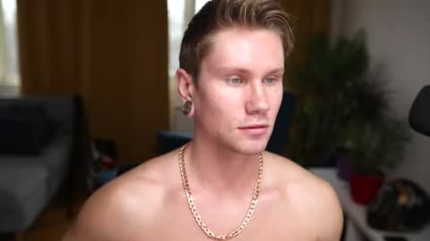 Snapshot of kevin_park chatting on 11/09/25, 08:01 Kev online show from 11/09/25, 08:01