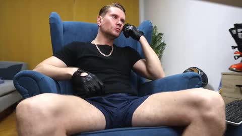 Snapshot of kevin_park chatting on 11/13/25, 01:43 Kev online show from 11/13/25, 01:43