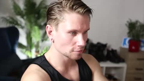 Snapshot of kevin_park chatting on 11/25/25, 01:00 Kev online show from 11/25/25, 01:00