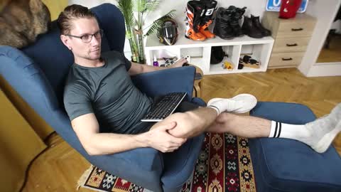 Snapshot of kevin_park chatting on 11/26/25, 11:44 Kev online show from 11/26/25, 11:44