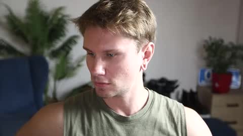 Snapshot of kevin_park chatting on 12/01/25, 06:35 Kev online show from 12/01/25, 06:35