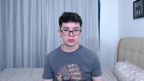 Snapshot of kevinhunts chatting on 11/07/25, 03:39 Kevin online show from 11/07/25, 03:39