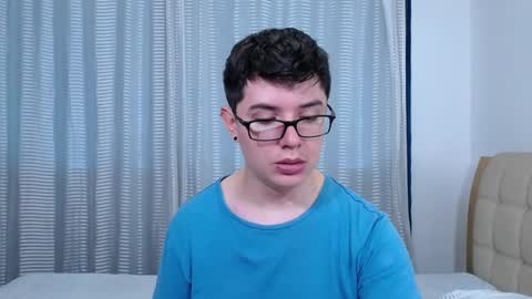 Snapshot of kevinhunts chatting on 11/11/25, 04:18 Kevin online show from 11/11/25, 04:18