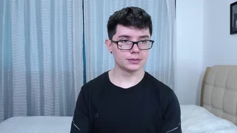 Snapshot of kevinhunts chatting on 11/12/25, 04:29 Kevin online show from 11/12/25, 04:29