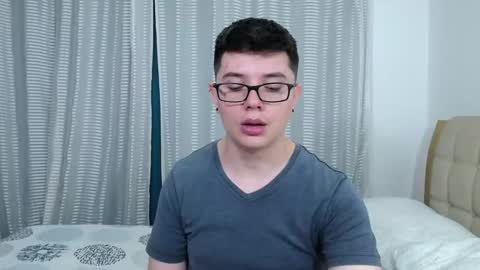 Snapshot of kevinhunts chatting on 11/22/25, 10:09 Kevin online show from 11/22/25, 10:09