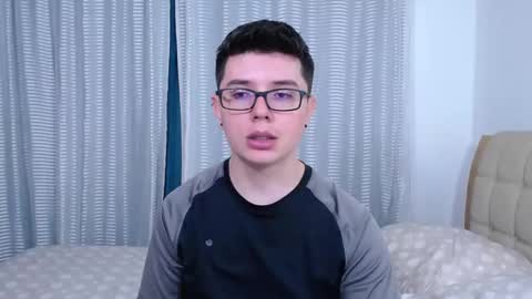 Snapshot of kevinhunts chatting on 11/30/25, 10:58 Kevin online show from 11/30/25, 10:58