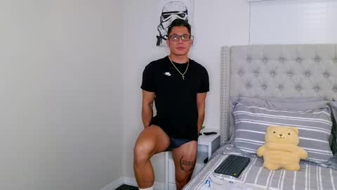 Snapshot of kevinkham chatting on 10/16/25, 12:11 kevinkham online show from 10/16/25, 12:11