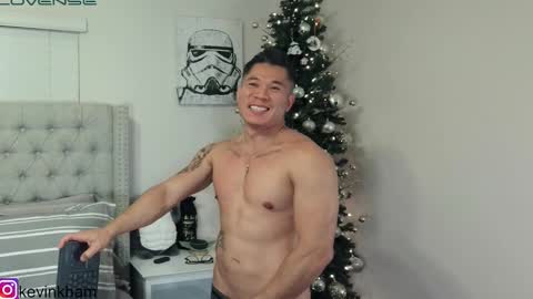 Snapshot of kevinkham chatting on 12/22/25, 11:02 kevinkham online show from 12/22/25, 11:02