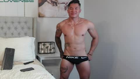 Snapshot of kevinkham chatting on 03/31/26, 12:12 kevinkham online show from 03/31/26, 12:12