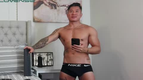 Snapshot of kevinkham chatting on 05/13/26, 12:19 kevinkham online show from 05/13/26, 12:19