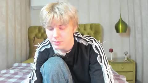 Snapshot of kevinm1lky chatting on 10/17/25, 02:41 Kevin online show from 10/17/25, 02:41