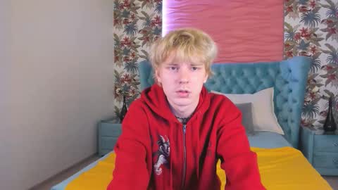 Snapshot of kevinm1lky chatting on 10/28/25, 02:42 Kevin online show from 10/28/25, 02:42