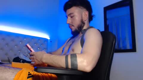 kevinsantiag0 online show from 12/16/25, 01:54