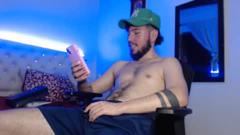 kevinsantiag0 online show from 12/21/25, 12:07