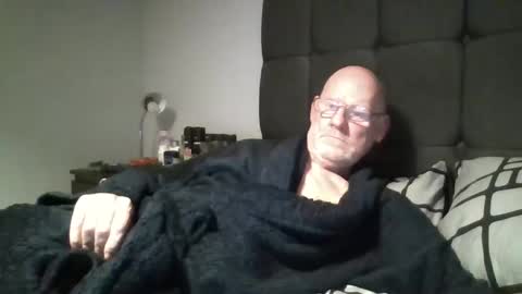 Snapshot of kevlooking4sez chatting on 12/26/24, 01:29 kevlooking4sez online show from 12/26/24, 01:29