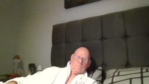 Snapshot of kevlooking4sez chatting on 02/16/25, 10:43 kevlooking4sez online show from 02/16/25, 10:43