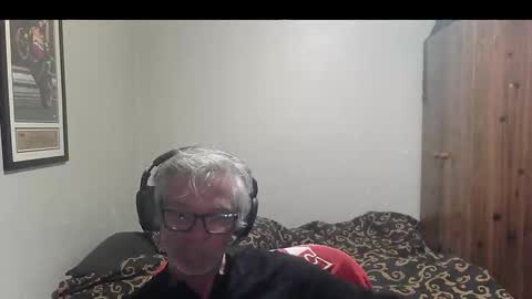 Snapshot of kevwestunder9696 chatting on 10/26/25, 12:44 kevwestunder9696 online show from 10/26/25, 12:44