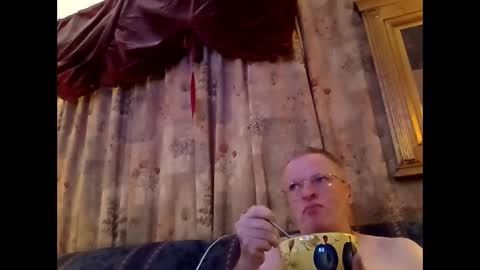 Snapshot of kevydaddyhubby2 chatting on 01/19/26, 05:44 kevydaddyhubby2 online show from 01/19/26, 05:44