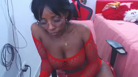 Snapshot of keyra_dainty chatting on 12/29/24, 08:37 Sandy Saenz online show from 12/29/24, 08:37