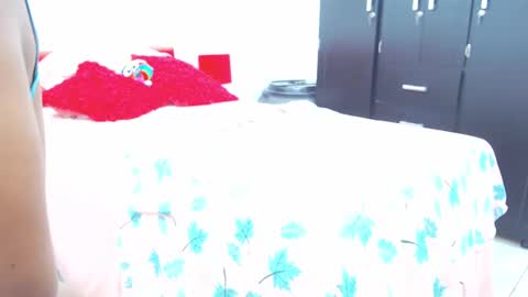 Snapshot of keyra_dainty chatting on 02/04/25, 10:32 Sandy Saenz online show from 02/04/25, 10:32