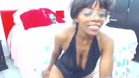 Snapshot of keyra_dainty chatting on 02/09/25, 04:40 Sandy Saenz online show from 02/09/25, 04:40