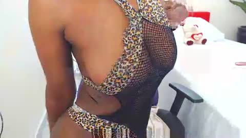 Snapshot of keyra_dainty chatting on 11/24/25, 11:26 Sandy Saenz online show from 11/24/25, 11:26