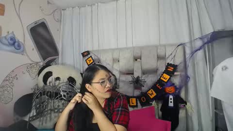 Snapshot of keyra_miller chatting on 11/01/25, 02:35 keyra_miller online show from 11/01/25, 02:35