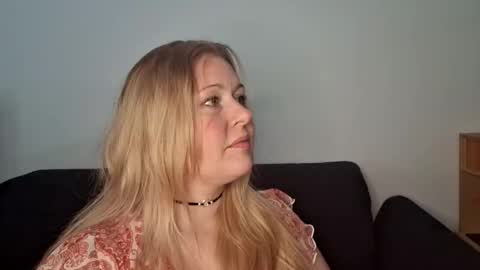 Snapshot of khaleesi0890 chatting on 11/14/25, 09:52 khaleesi0890 online show from 11/14/25, 09:52