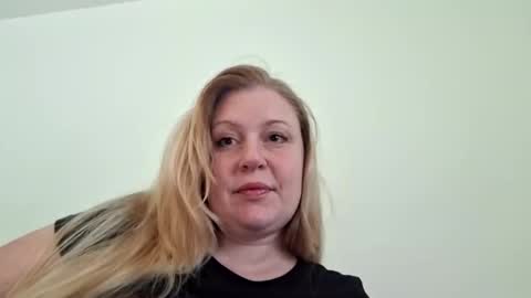 Snapshot of khaleesi0890 chatting on 11/16/25, 12:33 khaleesi0890 online show from 11/16/25, 12:33